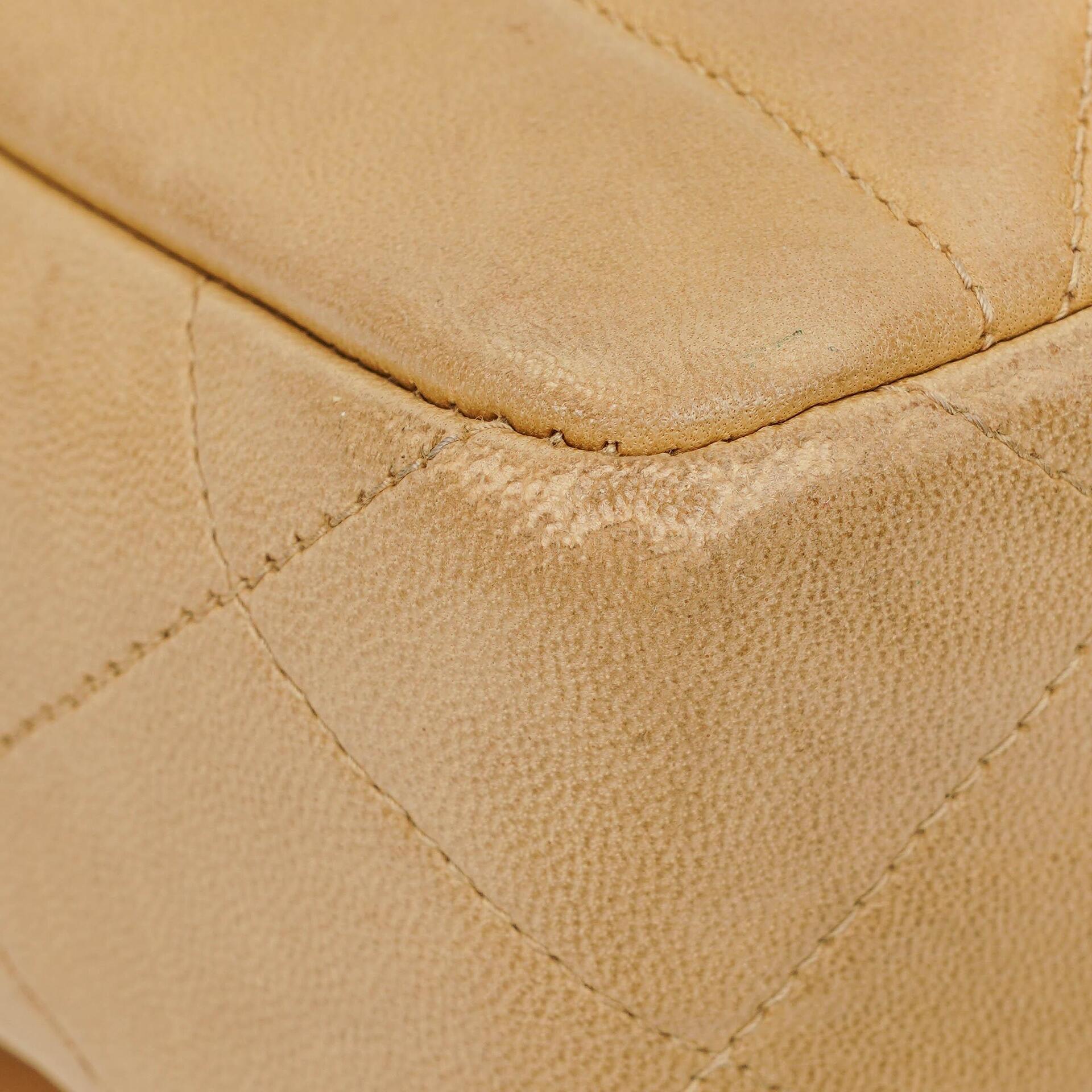 Chanel Classic Single Flap Tasche aus beigem gestepptem Lammleder mit 24K vergoldeter Hardware
