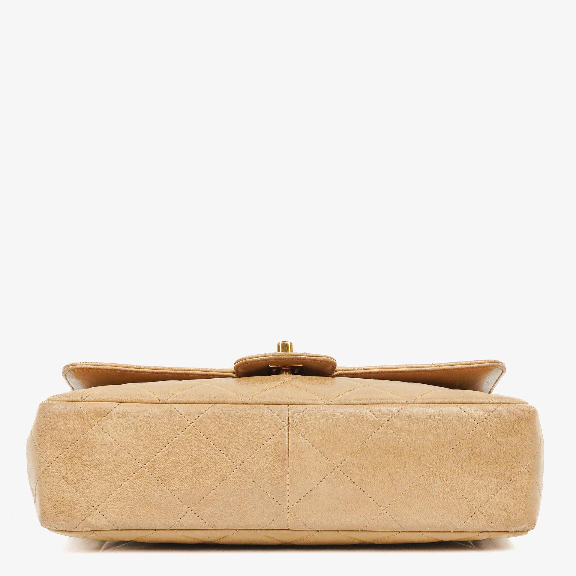 Chanel Classic Single Flap Tasche aus beigem gestepptem Lammleder mit 24K vergoldeter Hardware
