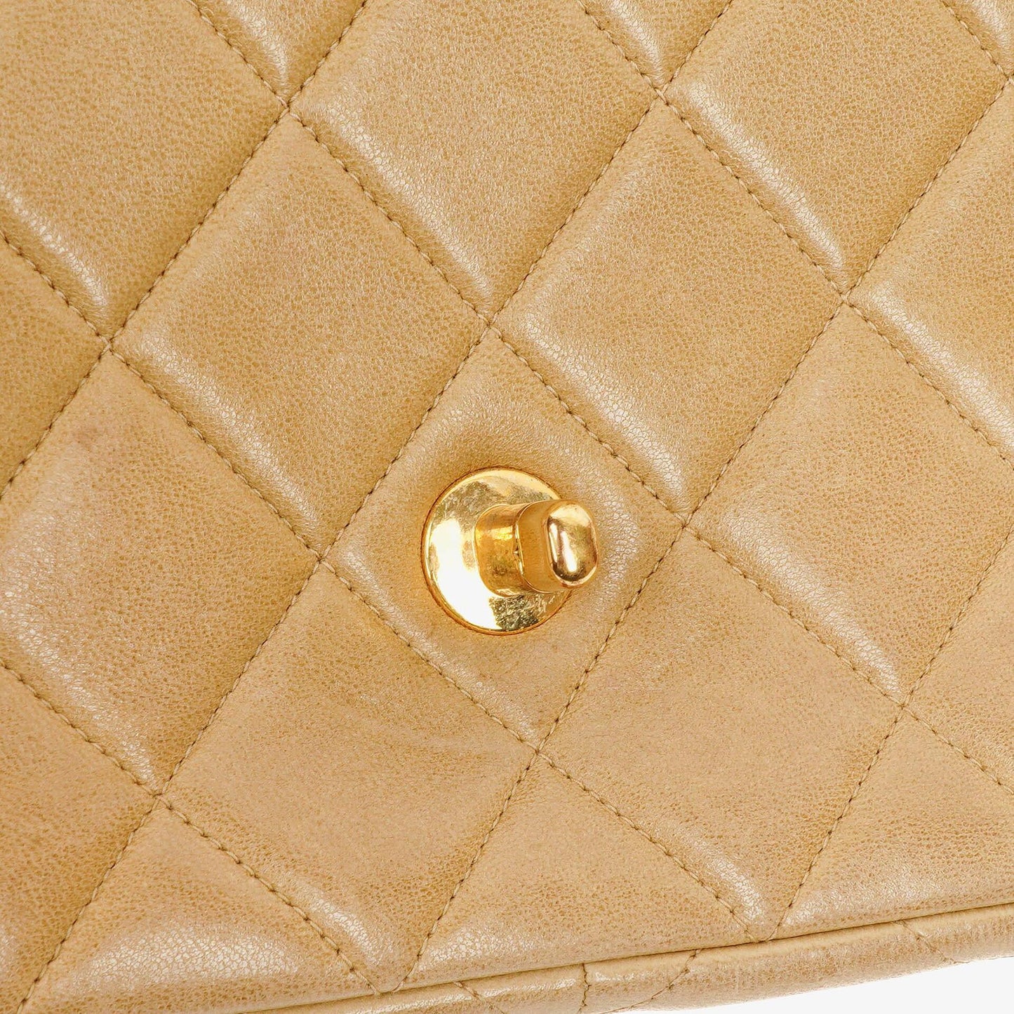 Chanel Classic Single Flap Tasche aus beigem gestepptem Lammleder mit 24K vergoldeter Hardware