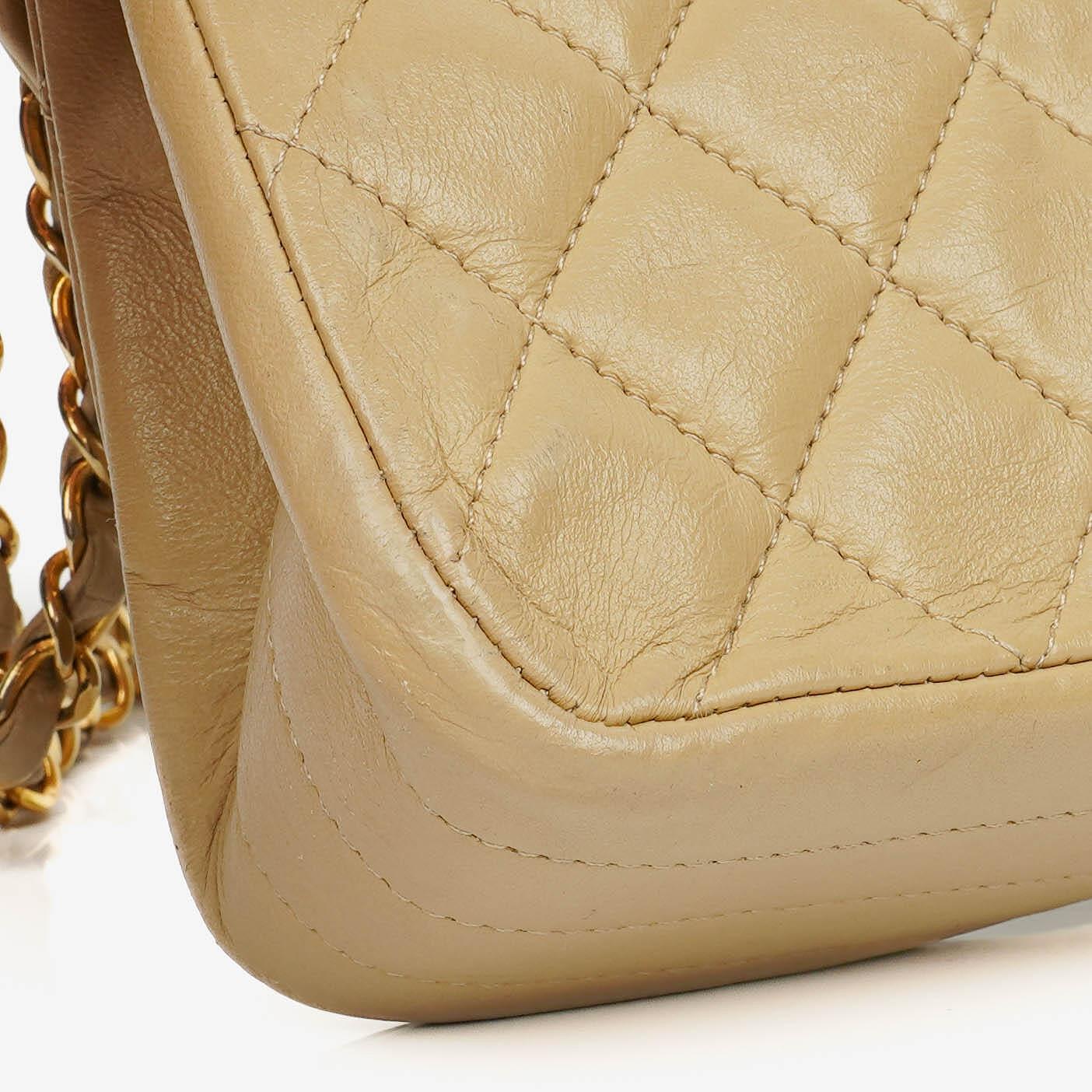 Chanel Classic Single Flap Tasche aus beigem gestepptem Lammleder mit 24K vergoldeter Hardware