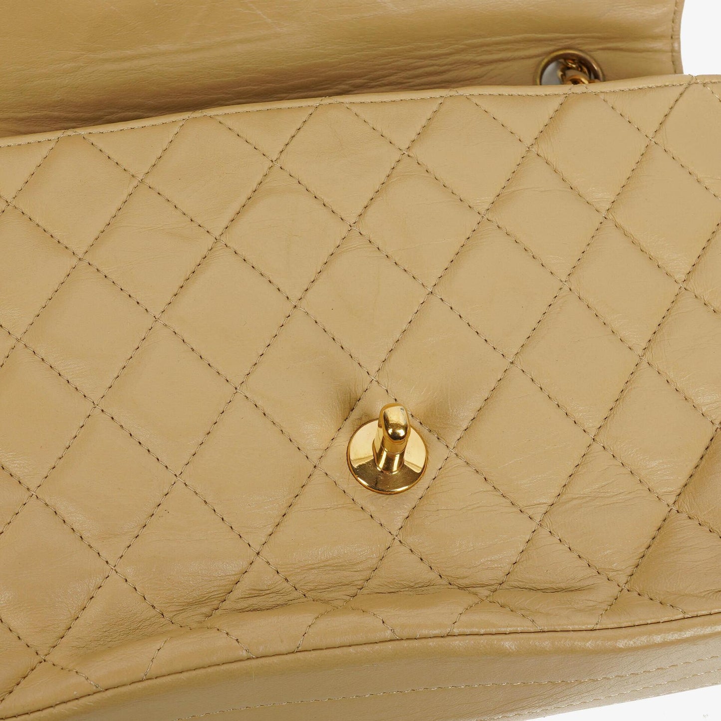Chanel Classic Single Flap Tasche aus beigem gestepptem Lammleder mit 24K vergoldeter Hardware
