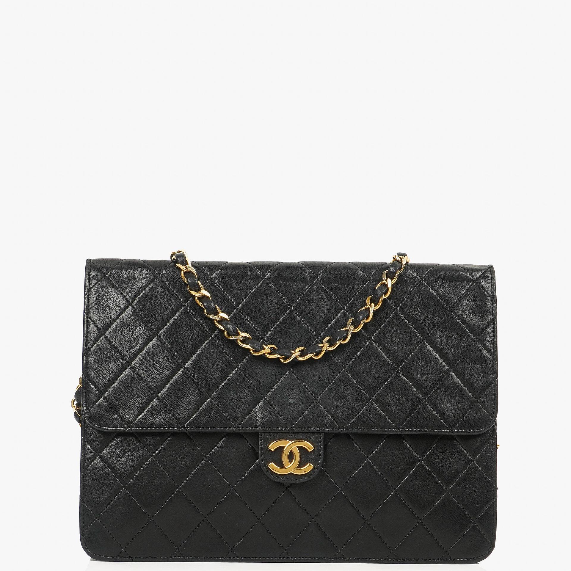 Chanel Klassische Einzelklappen Tasche Schwarze Gequiltete Lammleder Goldfarbenes Zubehör Mittel