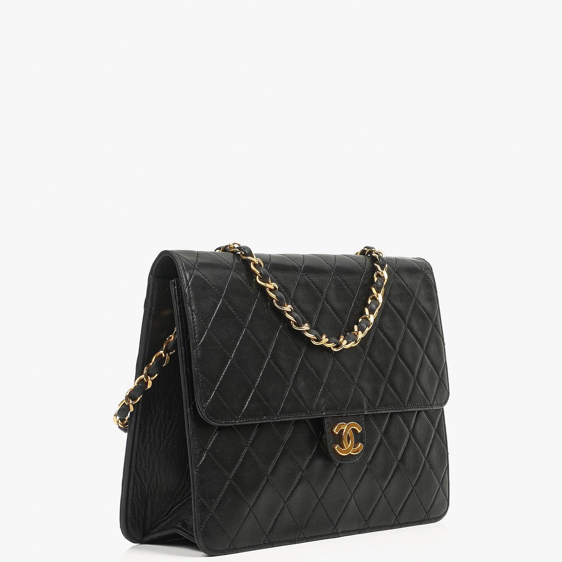 Chanel Klassische Einzelklappen Tasche Schwarze Gequiltete Lammleder Goldfarbenes Zubehör Mittel