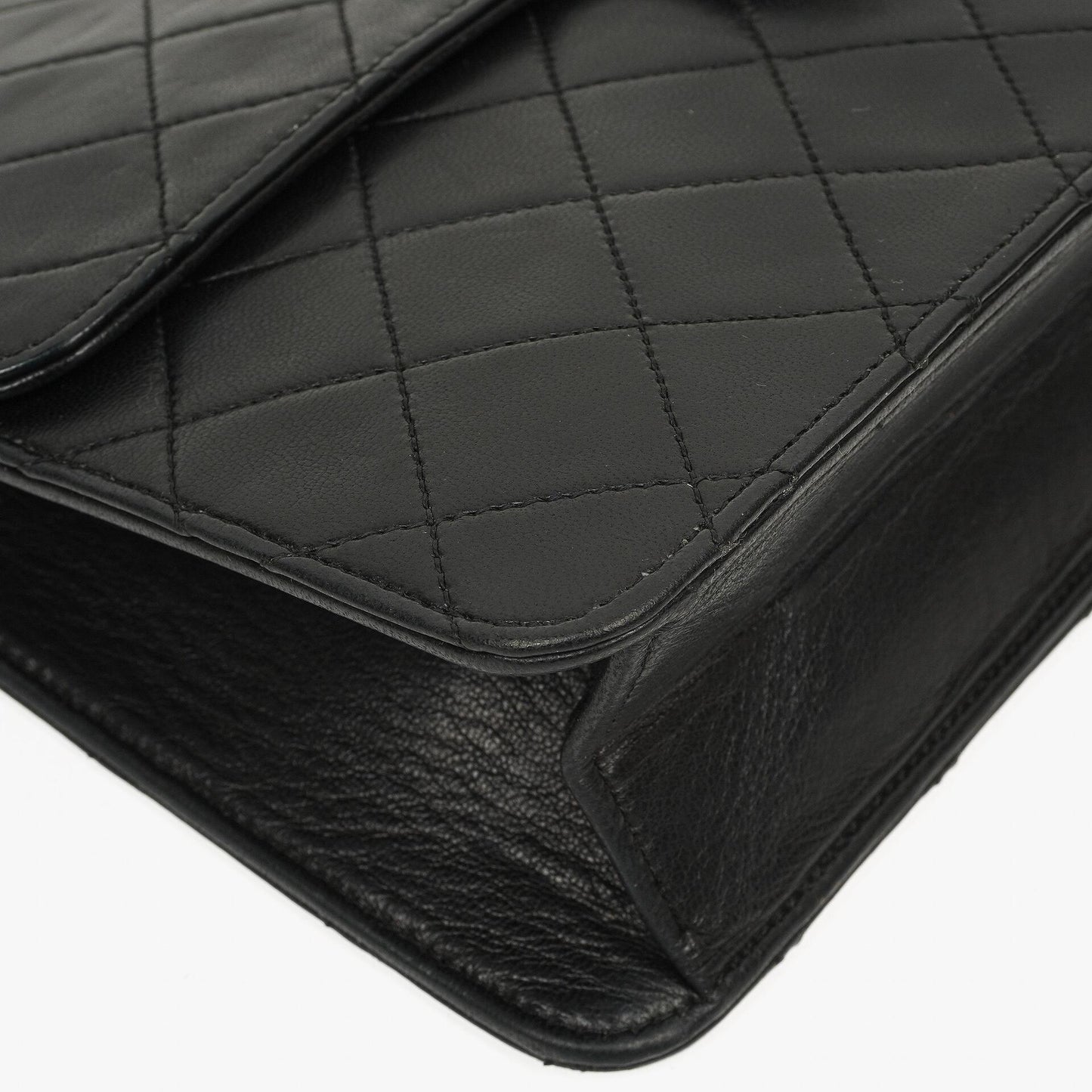Chanel Klassische Einzelklappen Tasche Schwarze Gequiltete Lammleder Goldfarbenes Zubehör Mittel