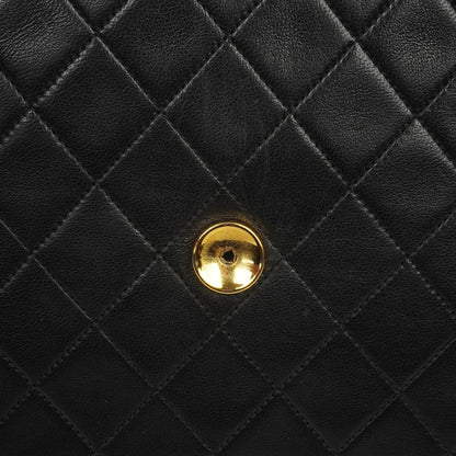 Chanel Klassische Einzelklappen Tasche Schwarze Gequiltete Lammleder Goldfarbenes Zubehör Mittel
