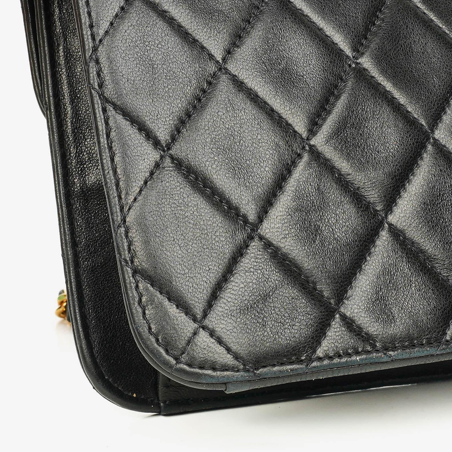 Chanel Classic Single Flap Tasche aus schwarzem gestepptem Lammleder mit 24K vergoldeter Hardware