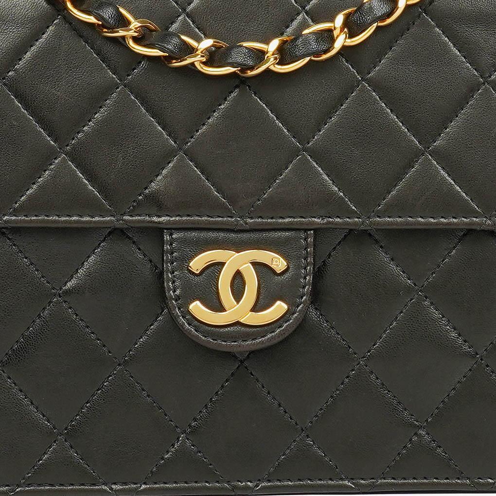 Chanel Classic Single Flap Tasche aus schwarzem gestepptem Lammleder mit 24K vergoldeter Hardware
