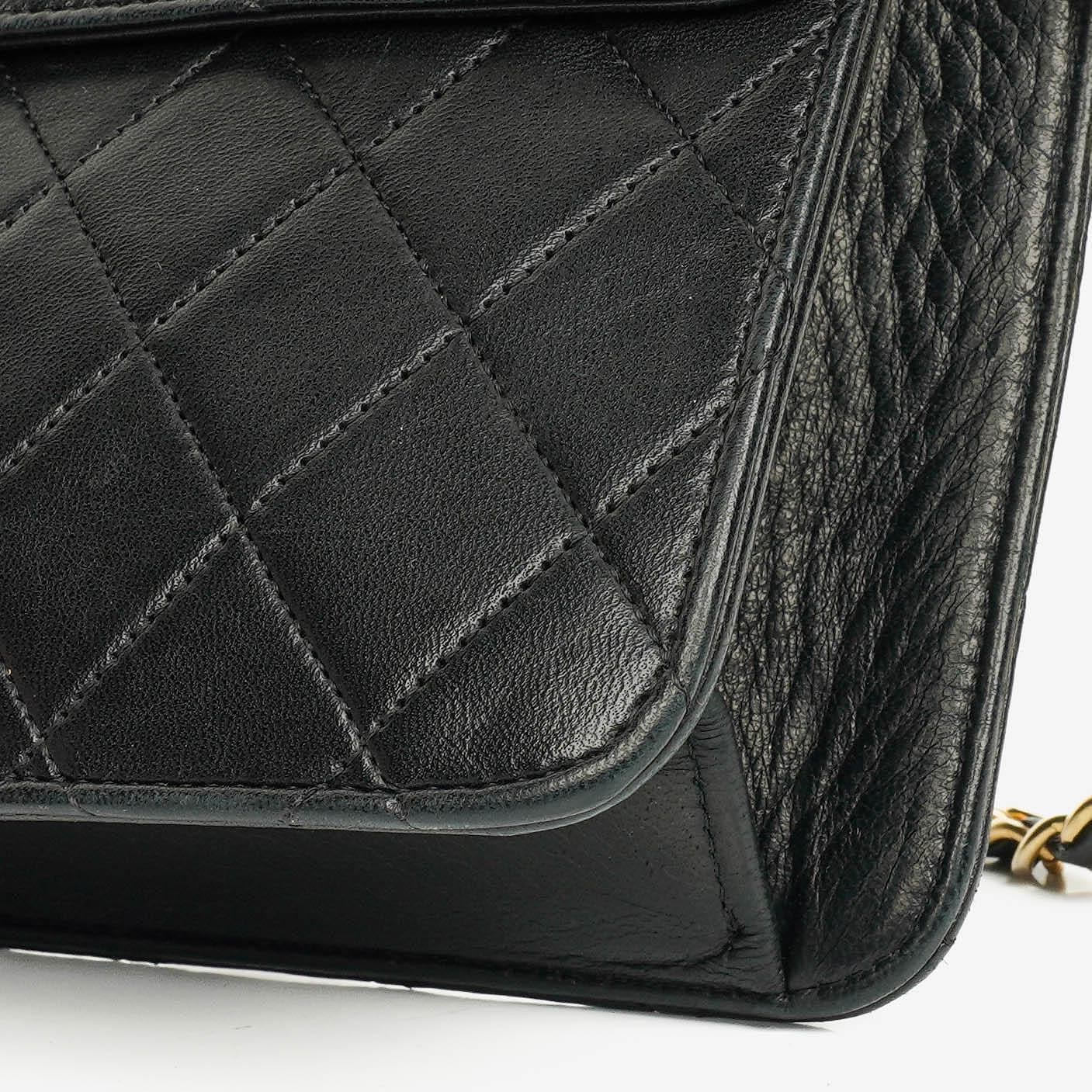 Chanel Classic Single Flap Tasche aus schwarzem gestepptem Lammleder mit 24K vergoldeten Beschlägen