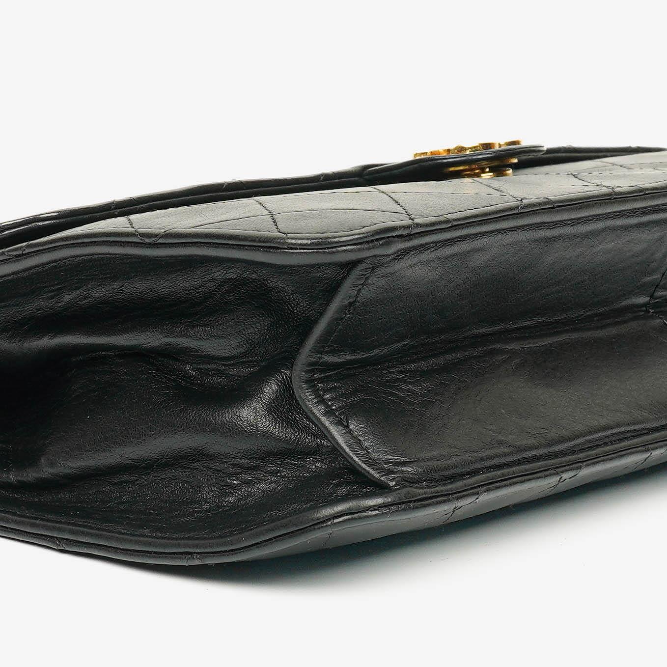 Chanel Classic Einzelklapp-Tasche Schwarzes Steppiertes Lammleder Mit 24K Vergoldeter Hardware