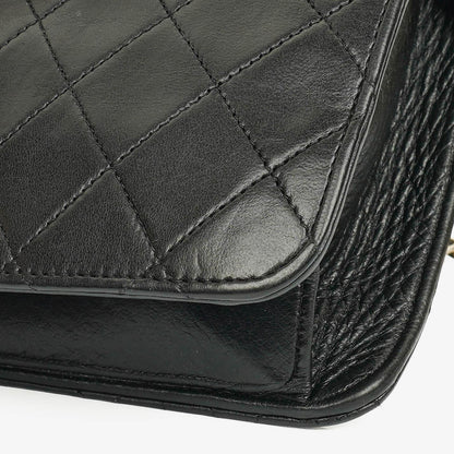 Chanel Classic Einzelklapp-Tasche Schwarzes Steppiertes Lammleder Mit 24K Vergoldeter Hardware