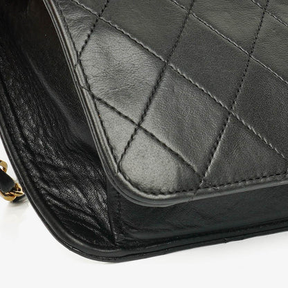 Chanel Classic Einzelklapp-Tasche Schwarzes Steppiertes Lammleder Mit 24K Vergoldeter Hardware