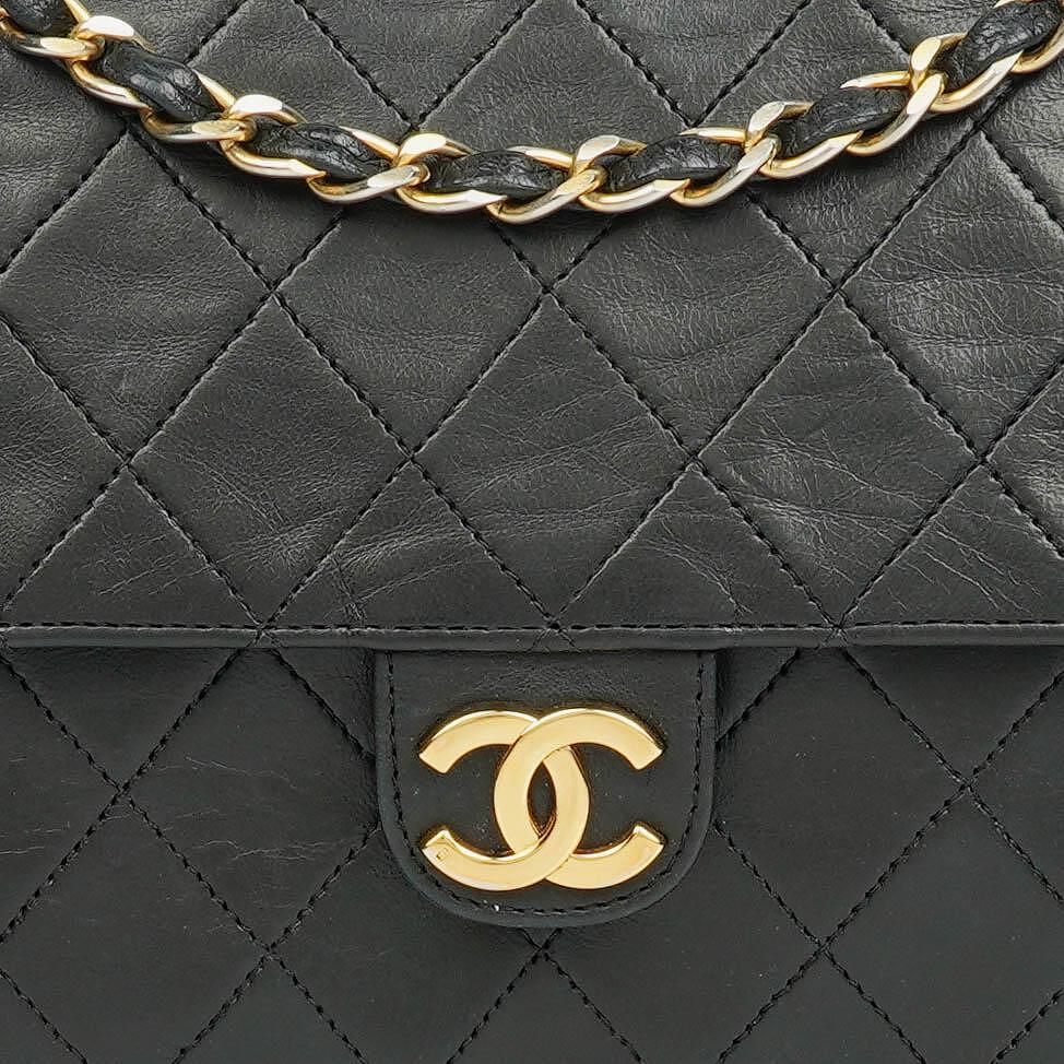 Chanel Classic Einzelklapp-Tasche Schwarzes Steppiertes Lammleder Mit 24K Vergoldeter Hardware