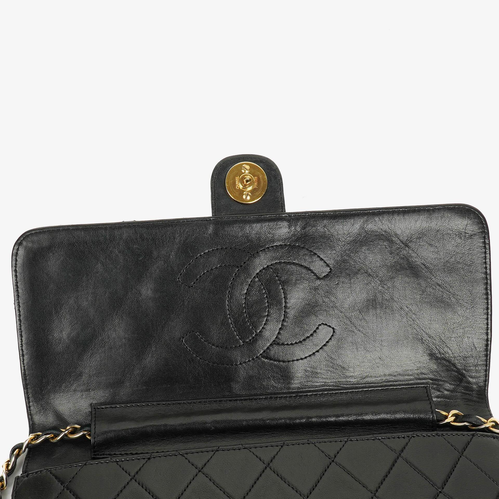 Chanel Classic Einzelklapp-Tasche Schwarzes Steppiertes Lammleder Mit 24K Vergoldeter Hardware