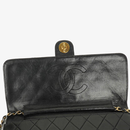 Chanel Classic Einzelklapp-Tasche Schwarzes Steppiertes Lammleder Mit 24K Vergoldeter Hardware