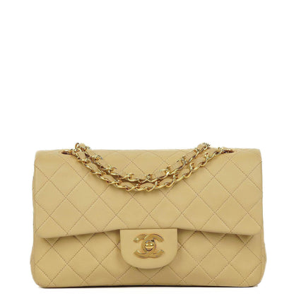 Chanel Classic Kleine Double Flap Tasche aus beigem gestepptem Lammleder mit 24K vergoldeter Hardware