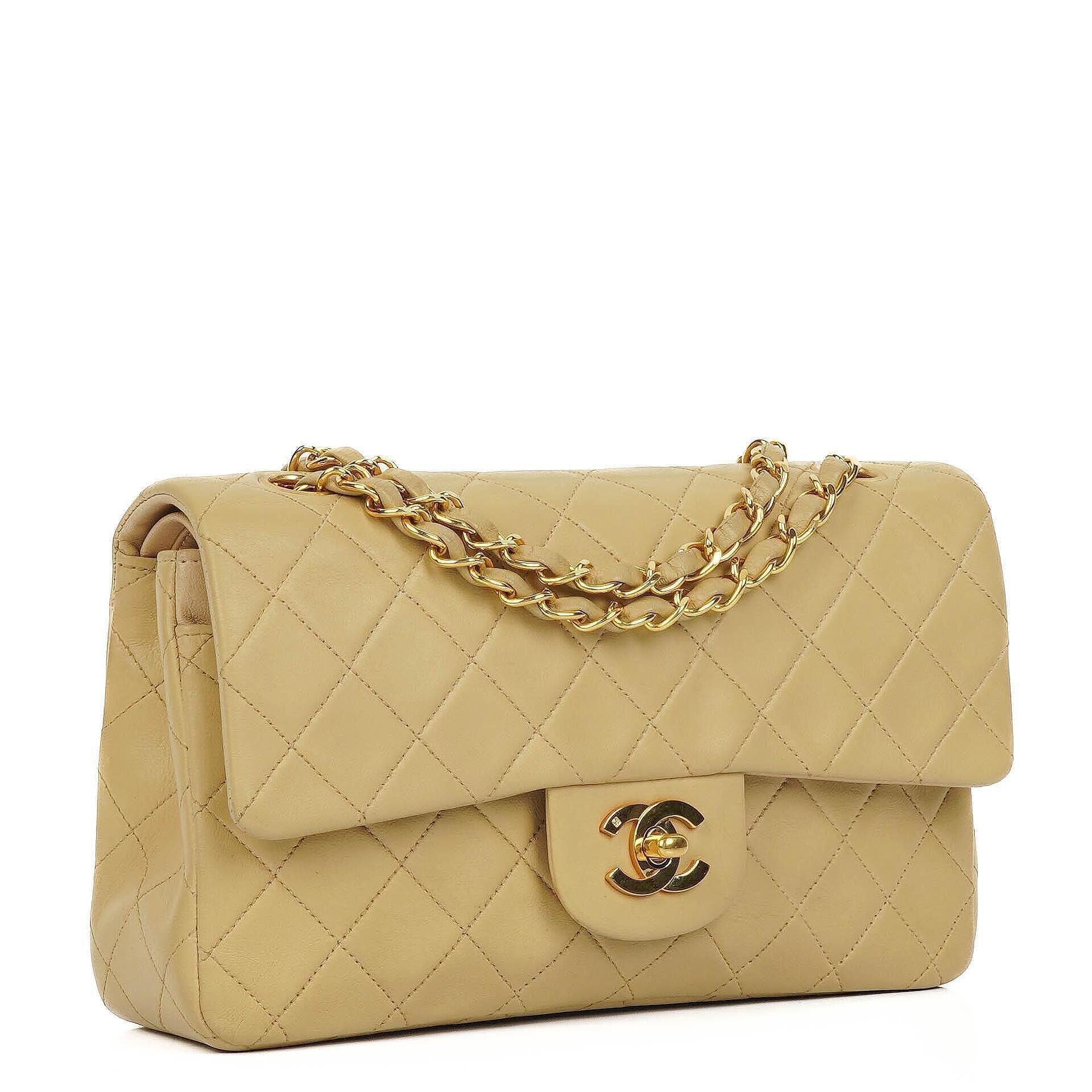 Chanel Classic Kleine Double Flap Tasche aus beigem gestepptem Lammleder mit 24K vergoldeter Hardware