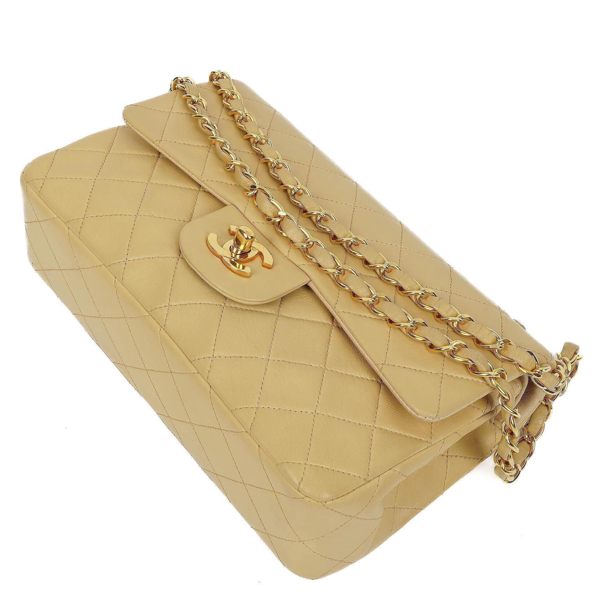 Chanel Classic Kleine Double Flap Tasche aus beigem gestepptem Lammleder mit 24K vergoldeter Hardware