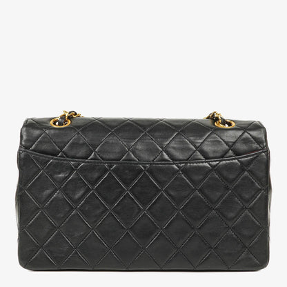 Chanel Classic Small Flap Tasche aus schwarzem Lammleder mit 24k vergoldeten Beschlägen