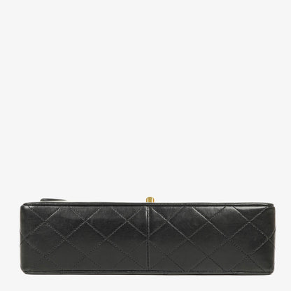 Chanel Classic Small Flap Tasche aus schwarzem Lammleder mit 24k vergoldeten Beschlägen