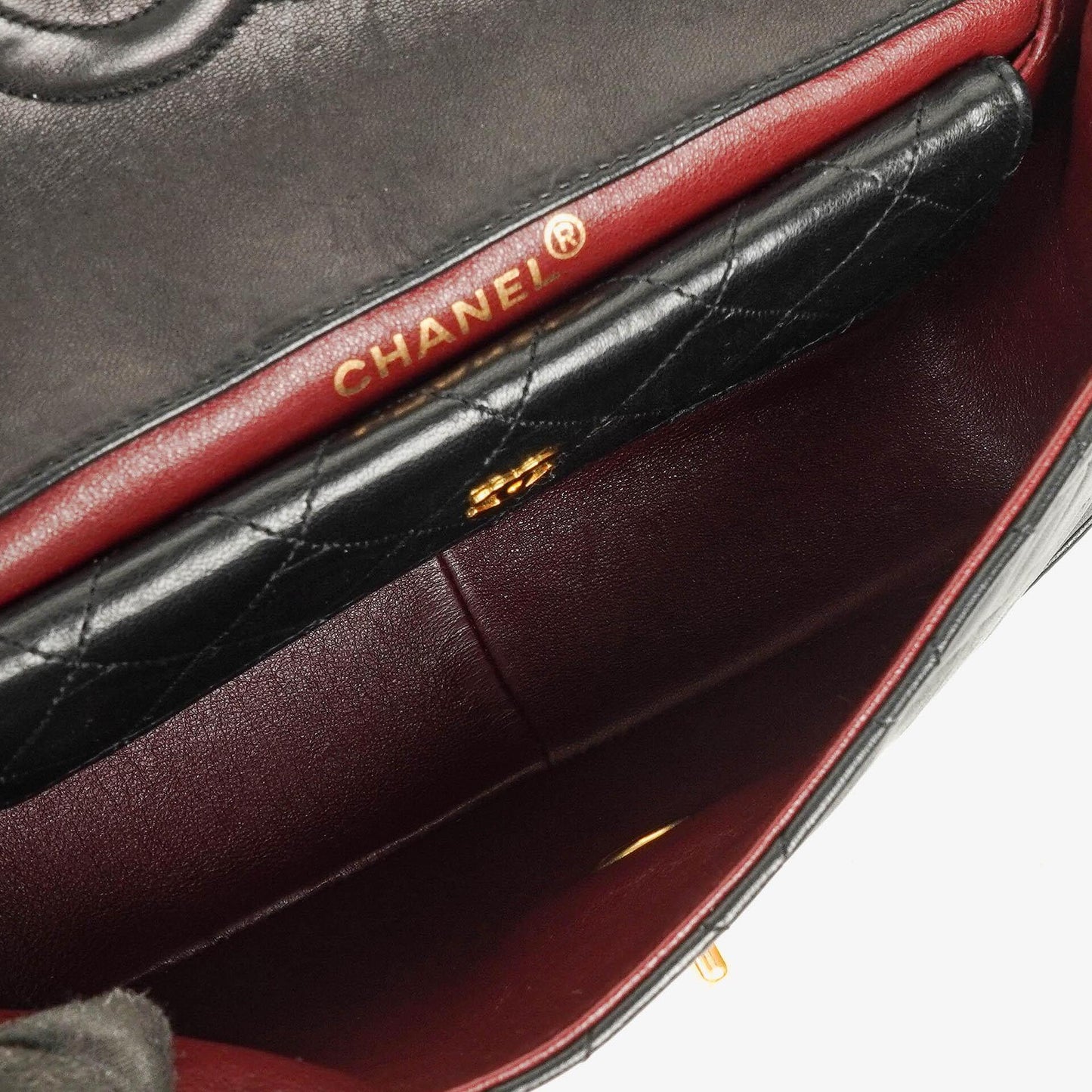 Chanel Classic Small Flap Tasche aus schwarzem Lammleder mit 24k vergoldeten Beschlägen