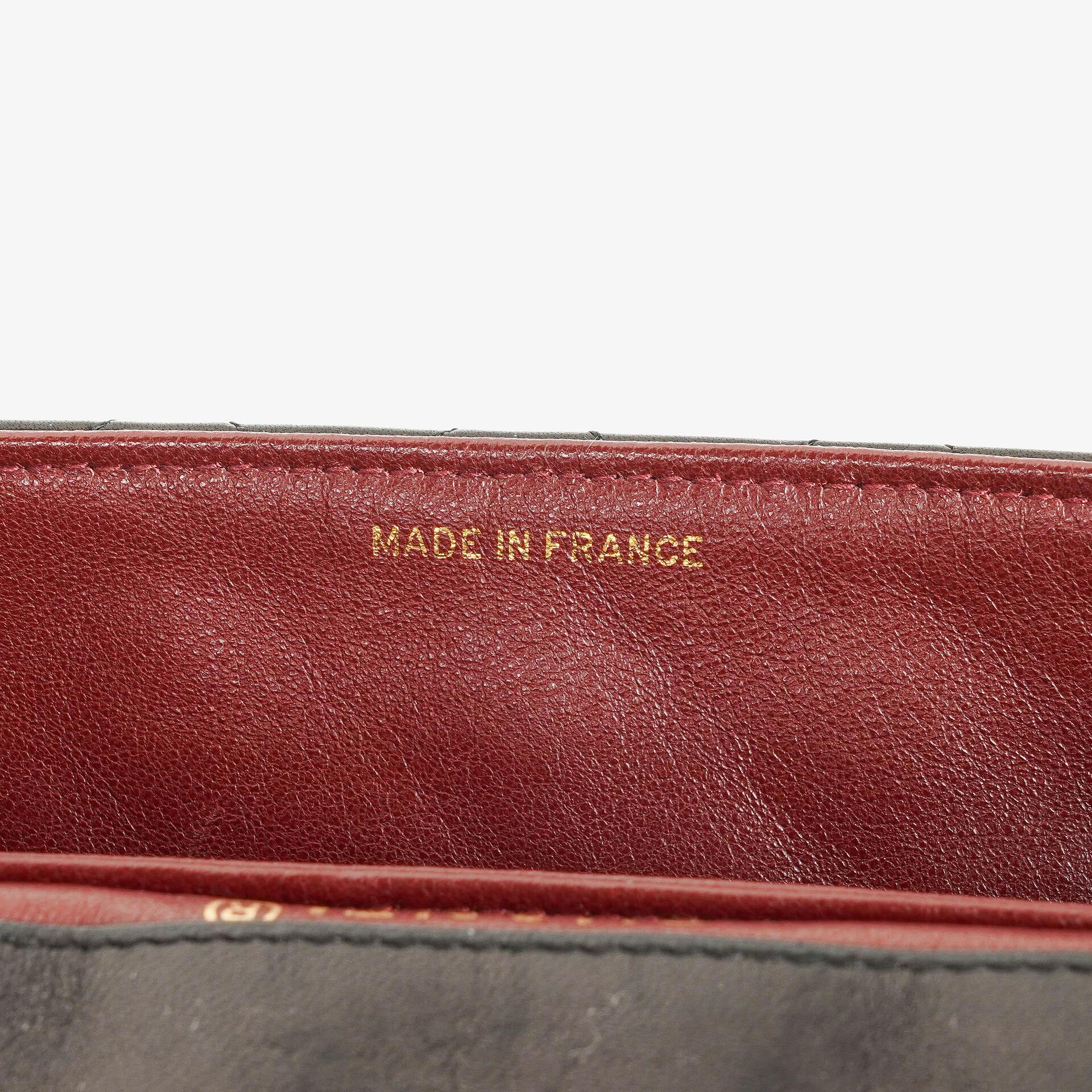 Chanel Classic Small Flap Tasche aus schwarzem Lammleder mit 24k vergoldeten Beschlägen