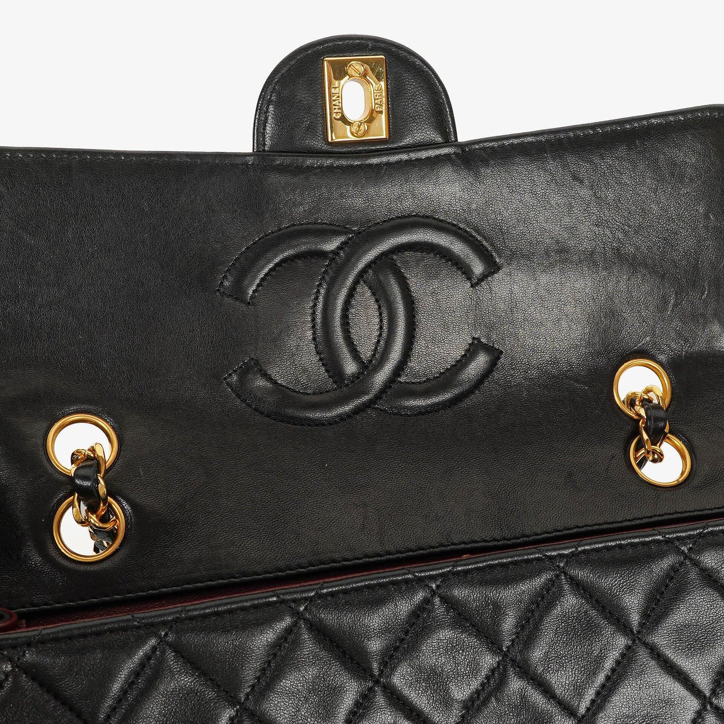 Chanel Classic Small Flap Tasche aus schwarzem Lammleder mit 24k vergoldeten Beschlägen
