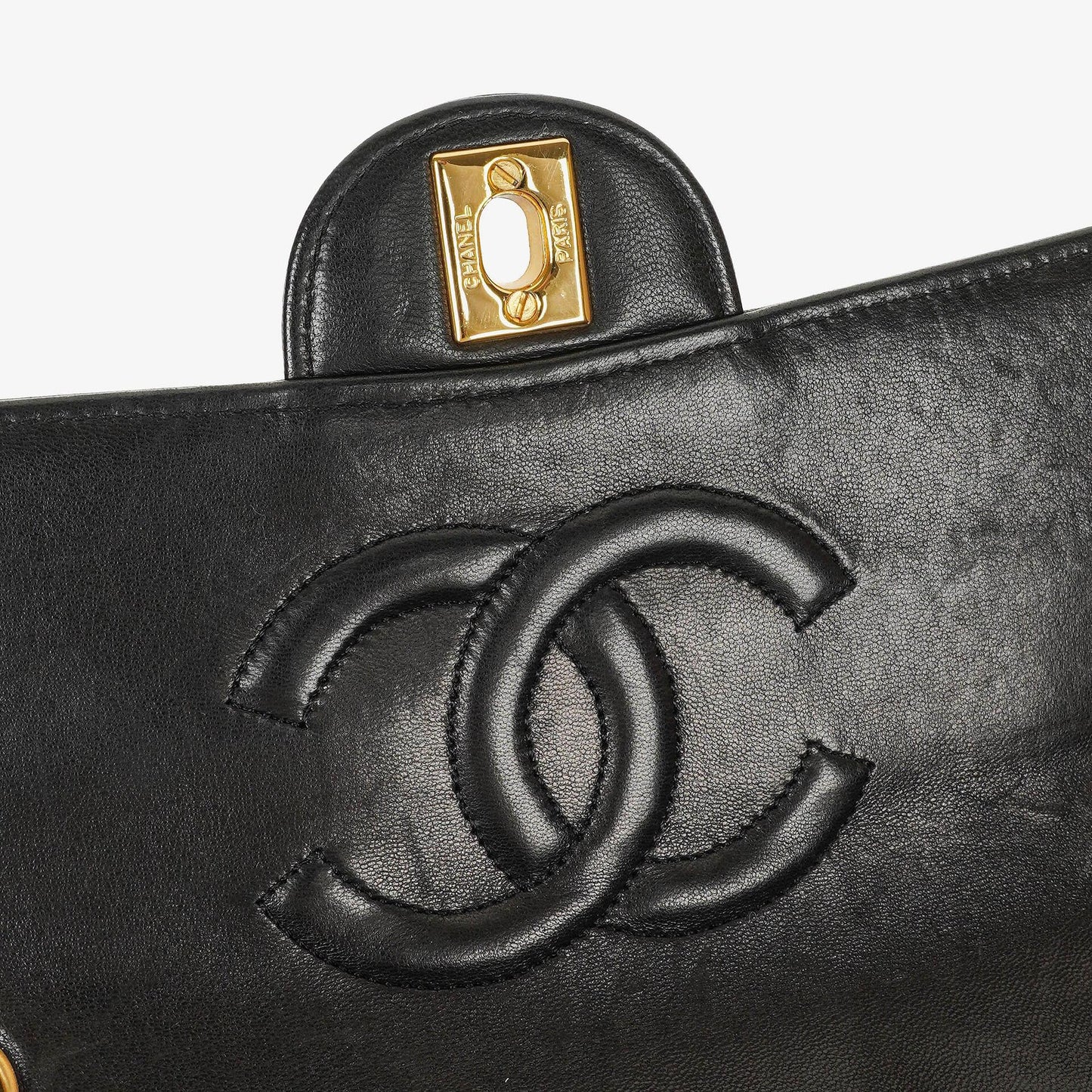 Chanel Classic Small Flap Tasche aus schwarzem Lammleder mit 24k vergoldeten Beschlägen
