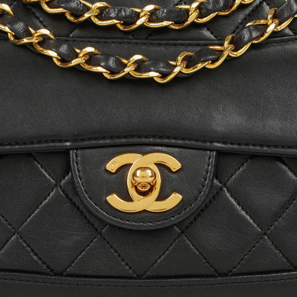 Chanel Classic Small Flap Tasche aus schwarzem Lammleder mit 24k vergoldeten Beschlägen