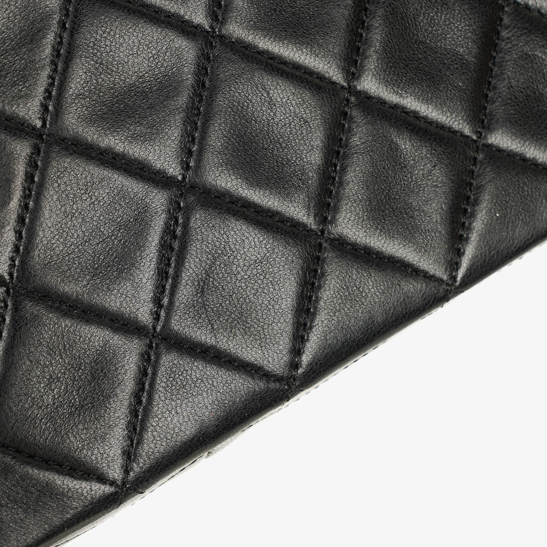 Chanel Classic Small Flap Tasche aus schwarzem Lammleder mit 24k vergoldeten Beschlägen