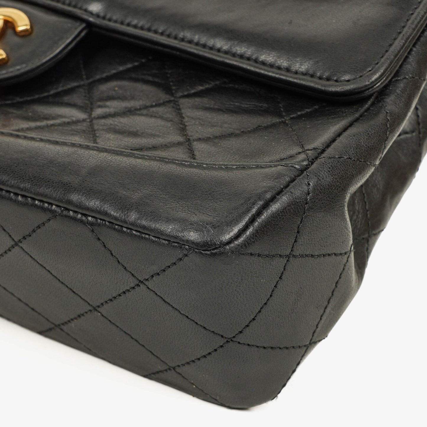 CHANEL Classic Kleine Flap Tasche aus Lammleder mit 24K vergoldeter Hardware