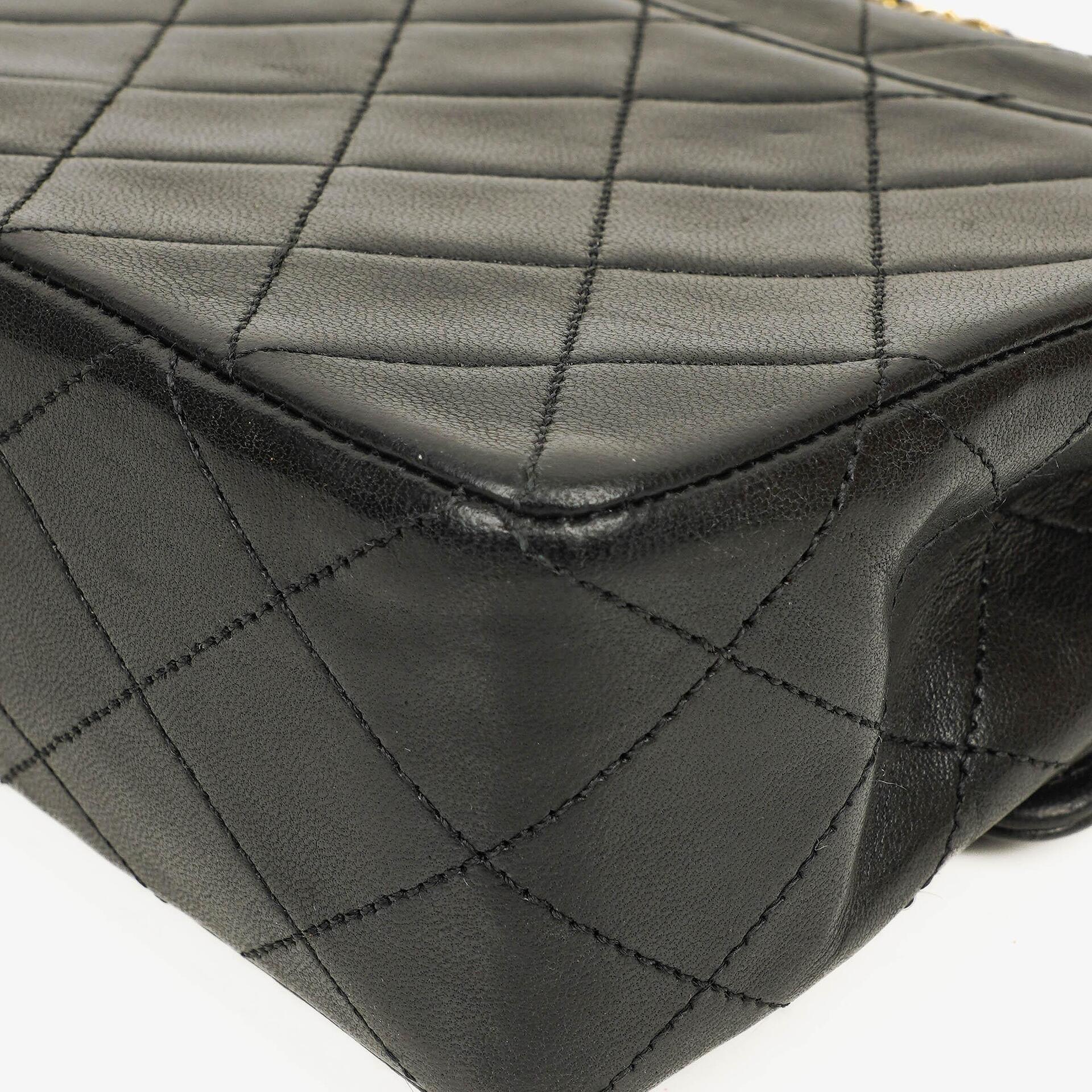 CHANEL Classic Kleine Flap Tasche aus Lammleder mit 24K vergoldeter Hardware