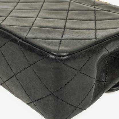 CHANEL Classic Kleine Flap Tasche aus Lammleder mit 24K vergoldeter Hardware