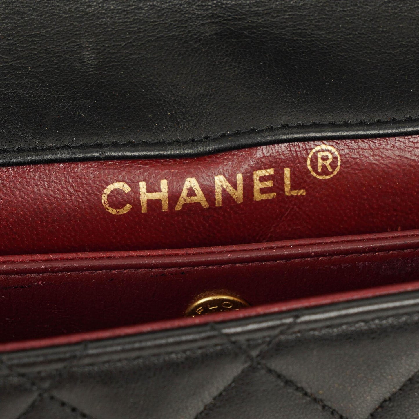 CHANEL Classic Kleine Flap Tasche aus Lammleder mit 24K vergoldeter Hardware