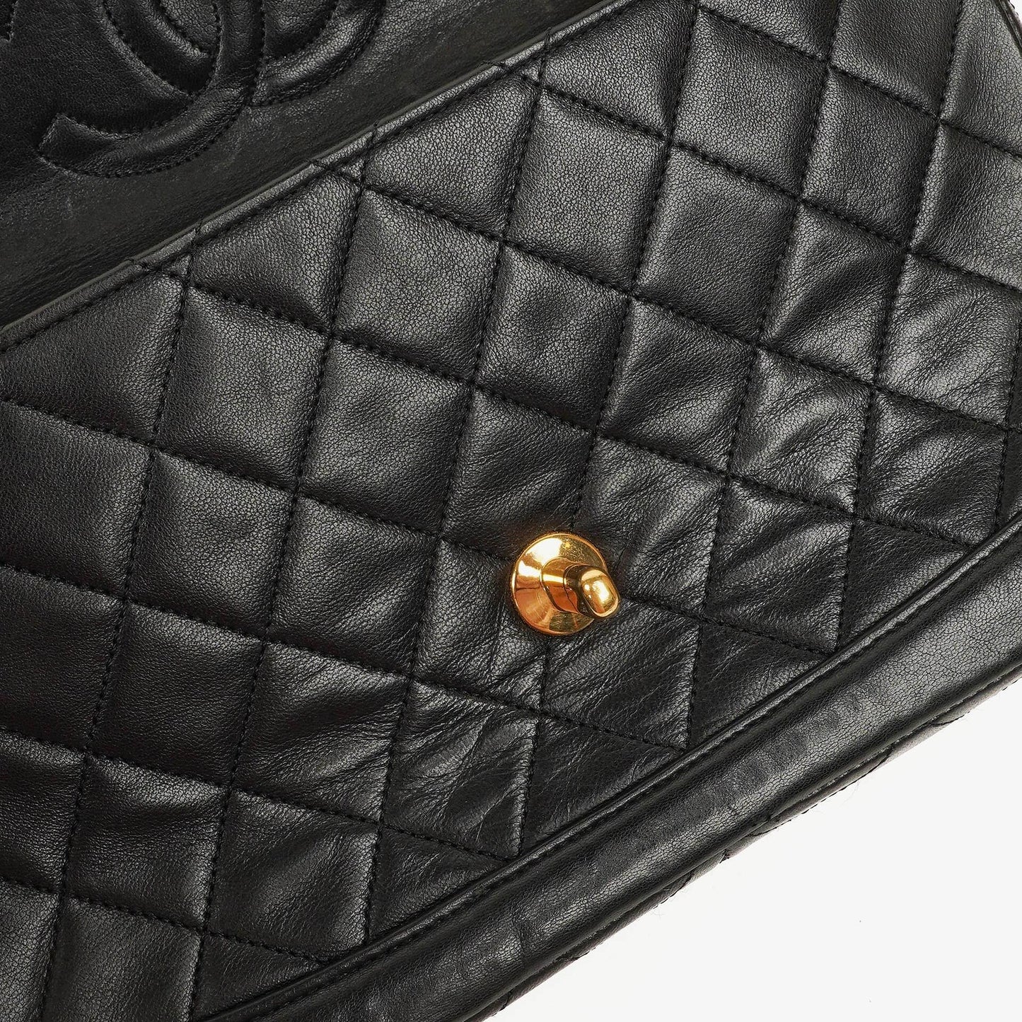 CHANEL Classic Kleine Flap Tasche aus Lammleder mit 24K vergoldeter Hardware
