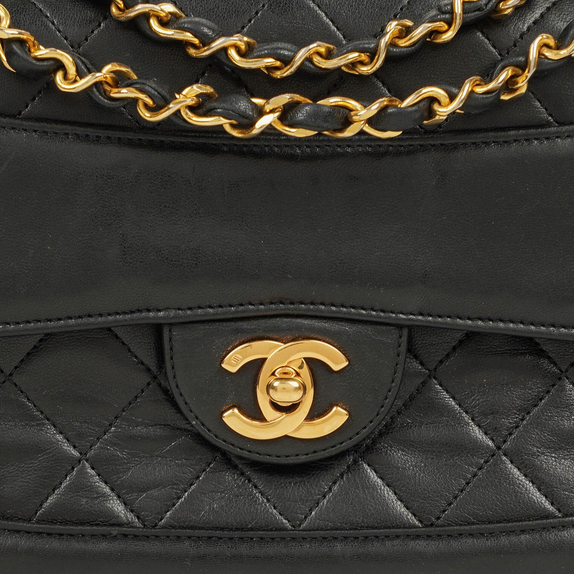 CHANEL Classic Kleine Flap Tasche aus Lammleder mit 24K vergoldeter Hardware