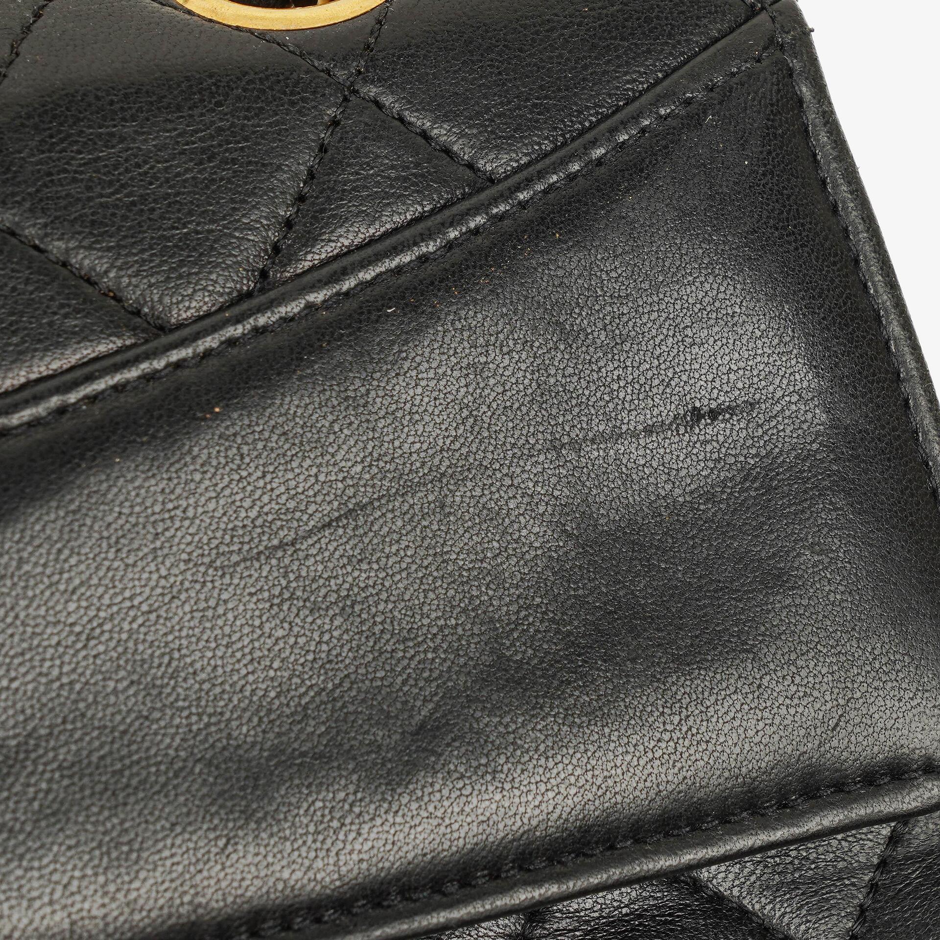 CHANEL Classic Kleine Flap Tasche aus Lammleder mit 24K vergoldeter Hardware