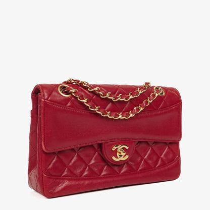 Chanel Classic Small Flap Bag aus rotem Lammleder mit 24K vergoldeter Hardware