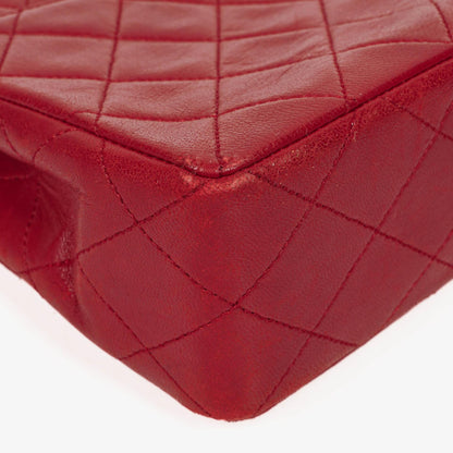 Chanel Classic Small Flap Bag aus rotem Lammleder mit 24K vergoldeter Hardware
