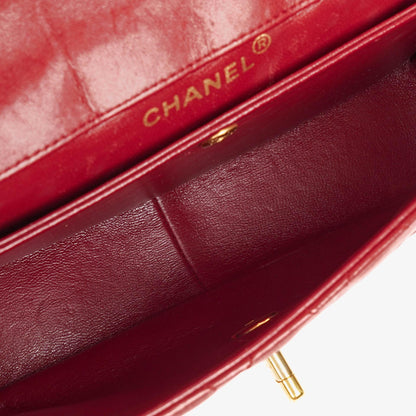 Chanel Classic Small Flap Bag aus rotem Lammleder mit 24K vergoldeter Hardware