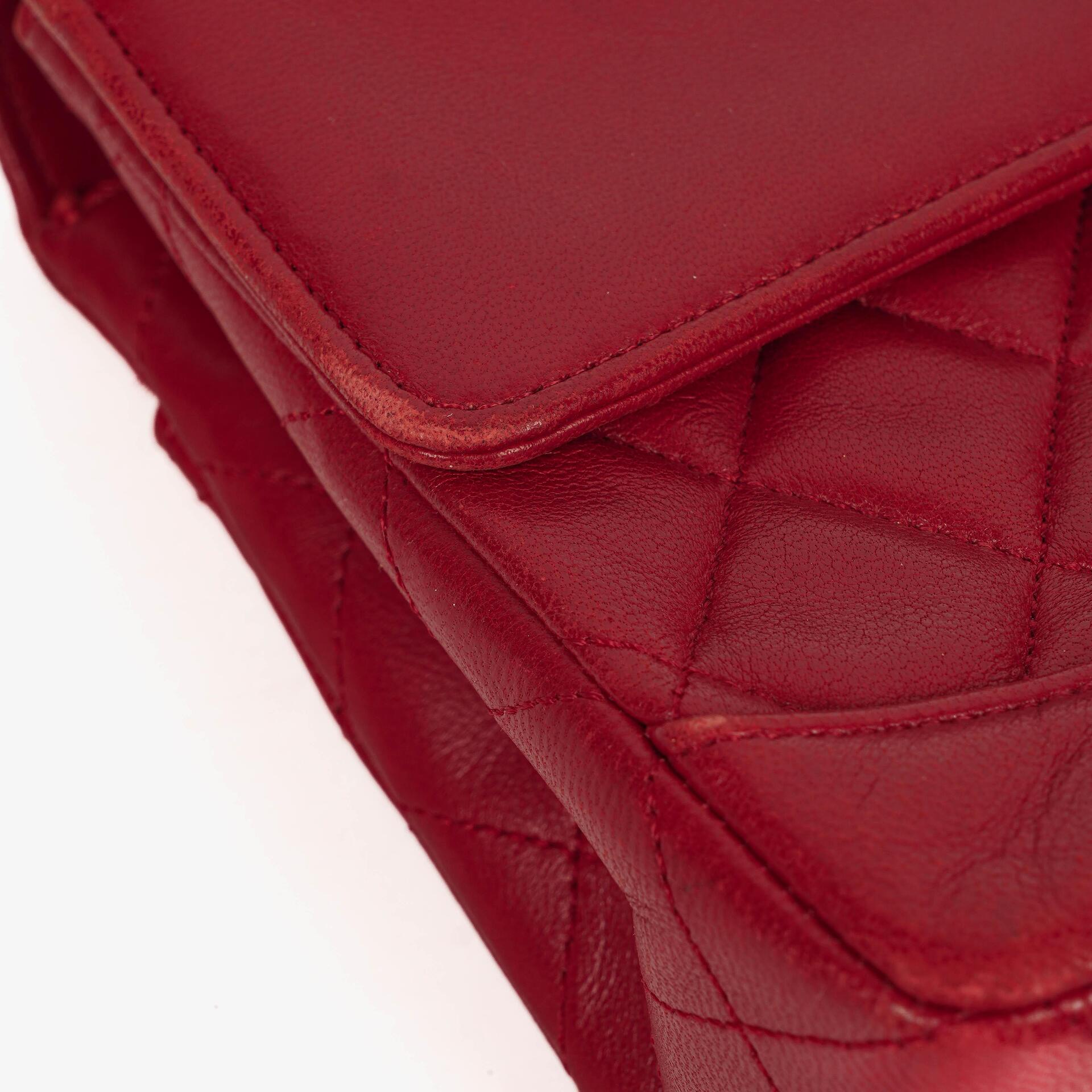 Chanel Classic Small Flap Bag aus rotem Lammleder mit 24K vergoldeter Hardware