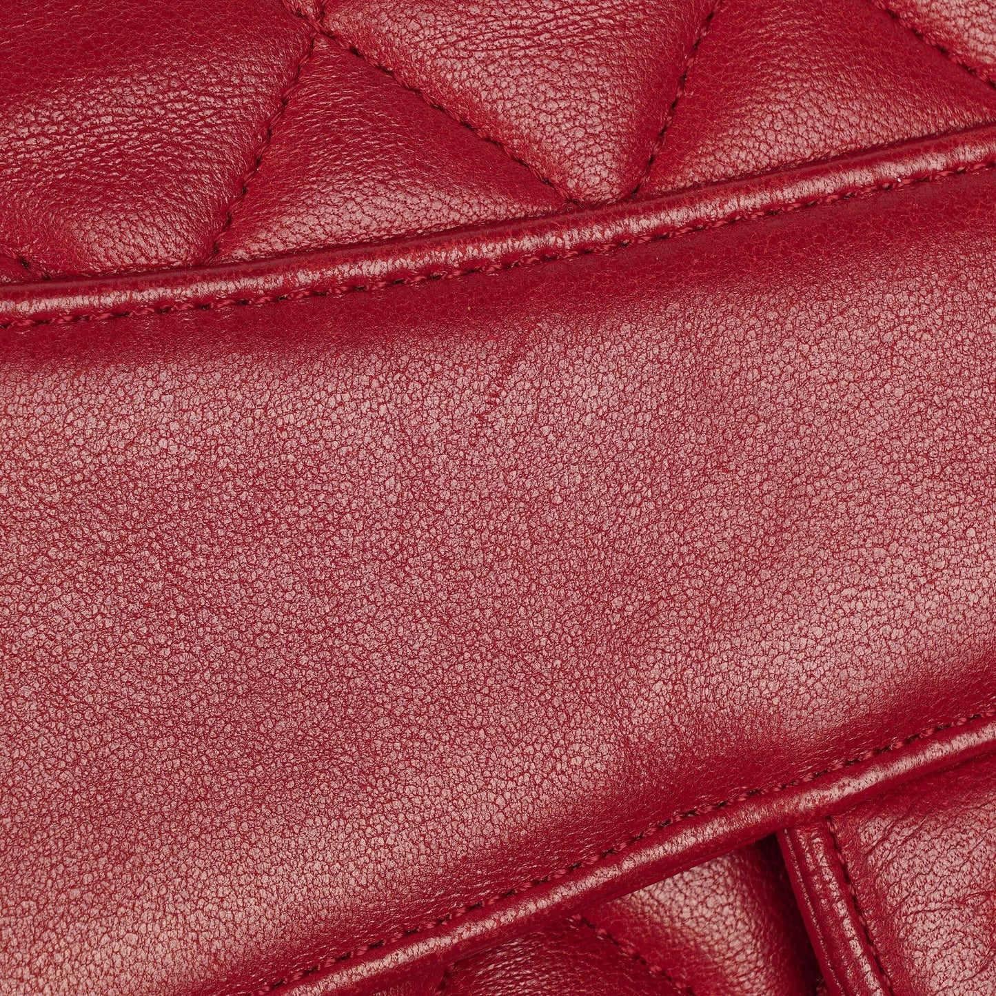 Chanel Classic Small Flap Bag aus rotem Lammleder mit 24K vergoldeter Hardware