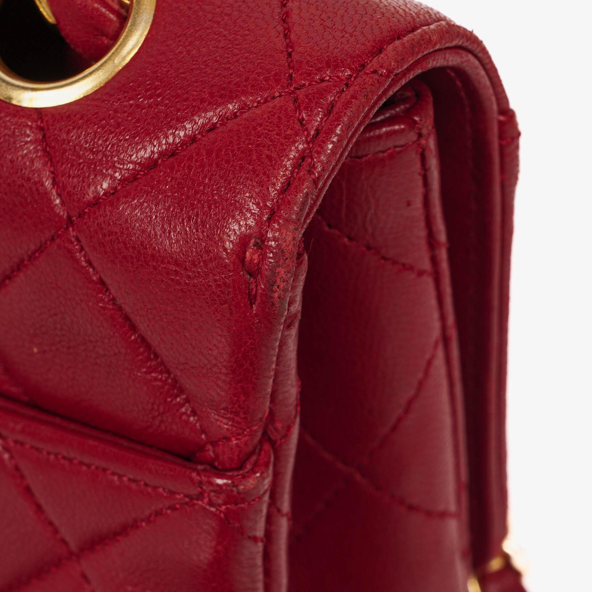 Chanel Classic Small Flap Bag aus rotem Lammleder mit 24K vergoldeter Hardware