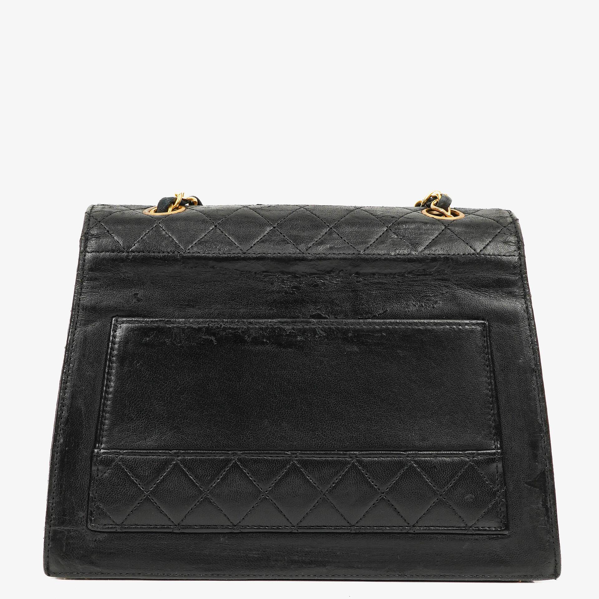 Chanel Classic Vintage Medium Trapeztasche aus schwarzem gestepptem Lammleder, 1989-1991