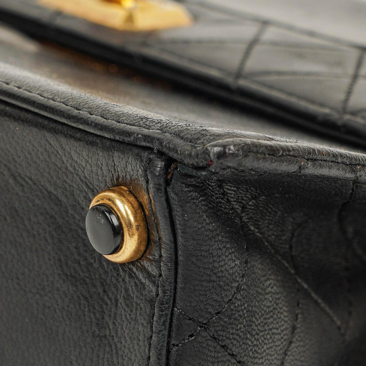 Chanel Classic Vintage Medium Trapeztasche aus schwarzem gestepptem Lammleder, 1989-1991