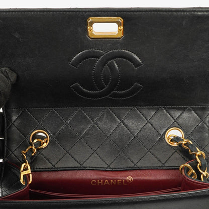 Chanel Classic Vintage Medium Trapeztasche aus schwarzem gestepptem Lammleder, 1989-1991