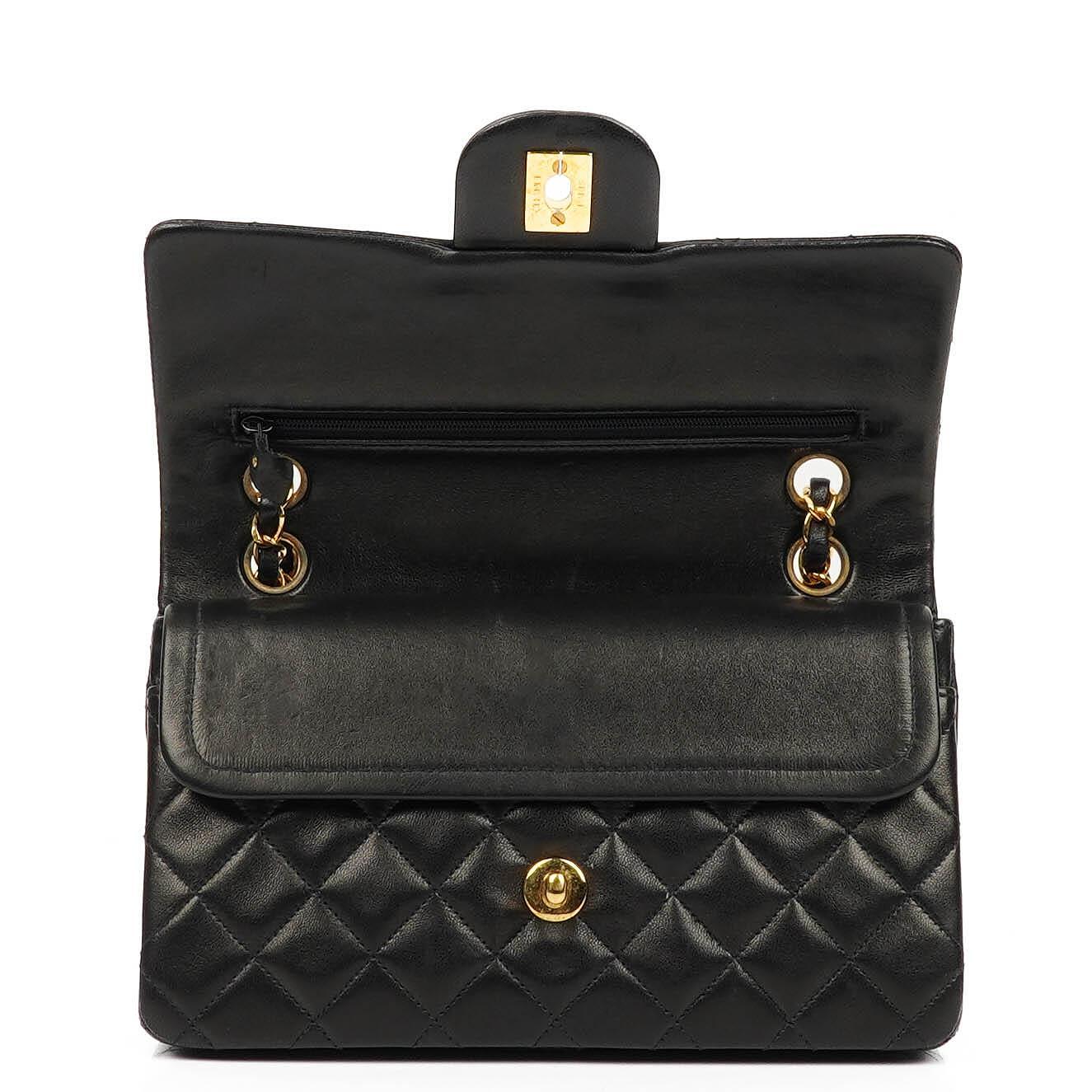 Chanel Classic Vintage Small Doppelklappen Tasche Schwarz gestepptes Lammleder mit 24K Goldplattierten Beschlägen