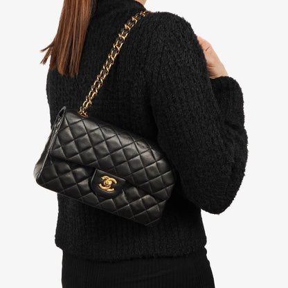 Chanel Classic Vintage Small Doppelklappen Tasche Schwarz gestepptes Lammleder mit 24K Goldplattierten Beschlägen