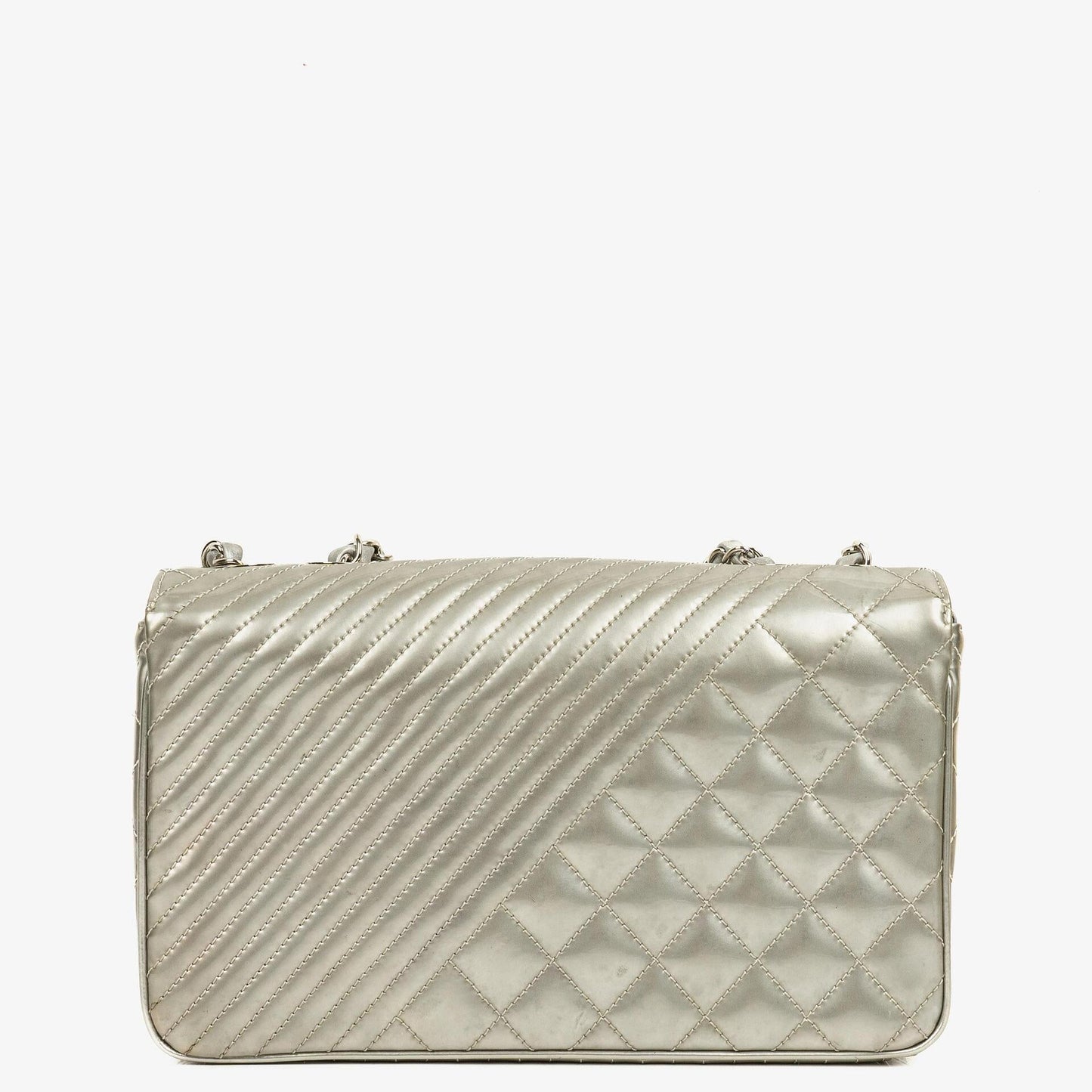 Chanel Coco Boy Flap Tasche aus silbernem gestepptem Lackleder