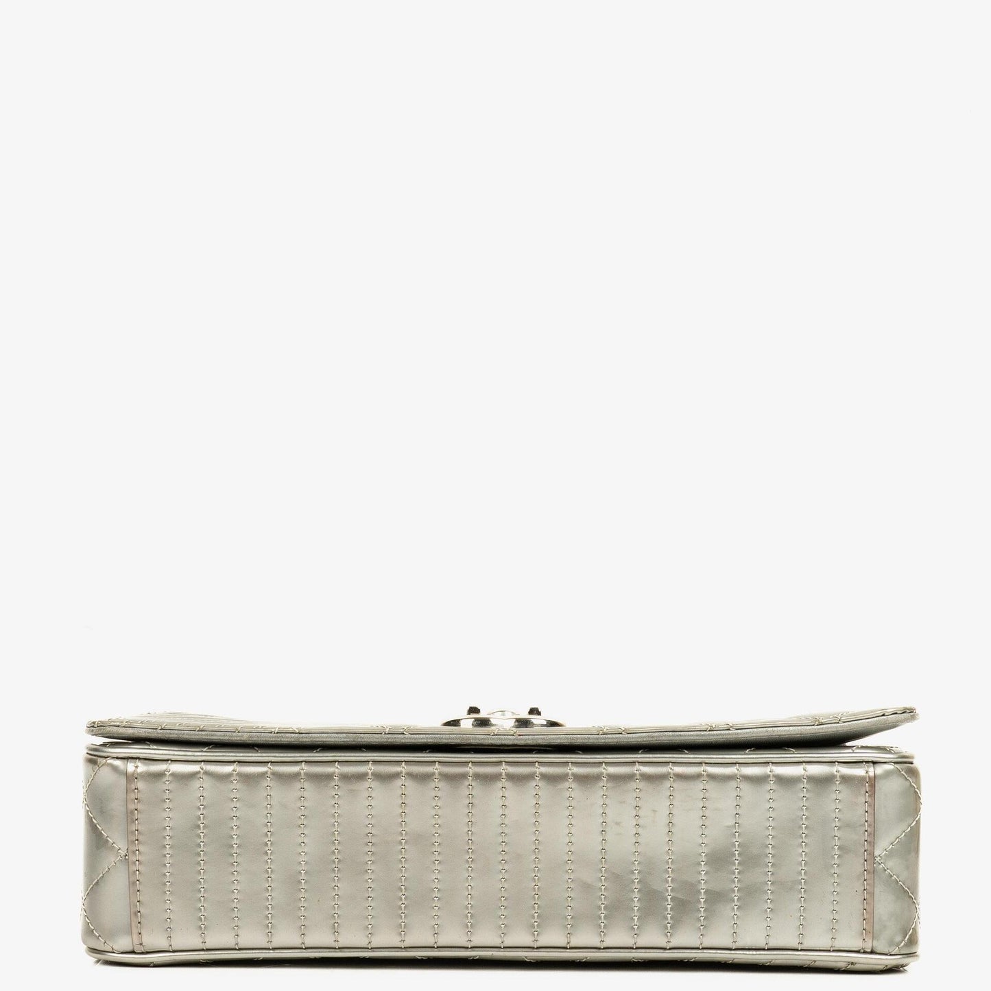Chanel Coco Boy Flap Tasche aus silbernem gestepptem Lackleder