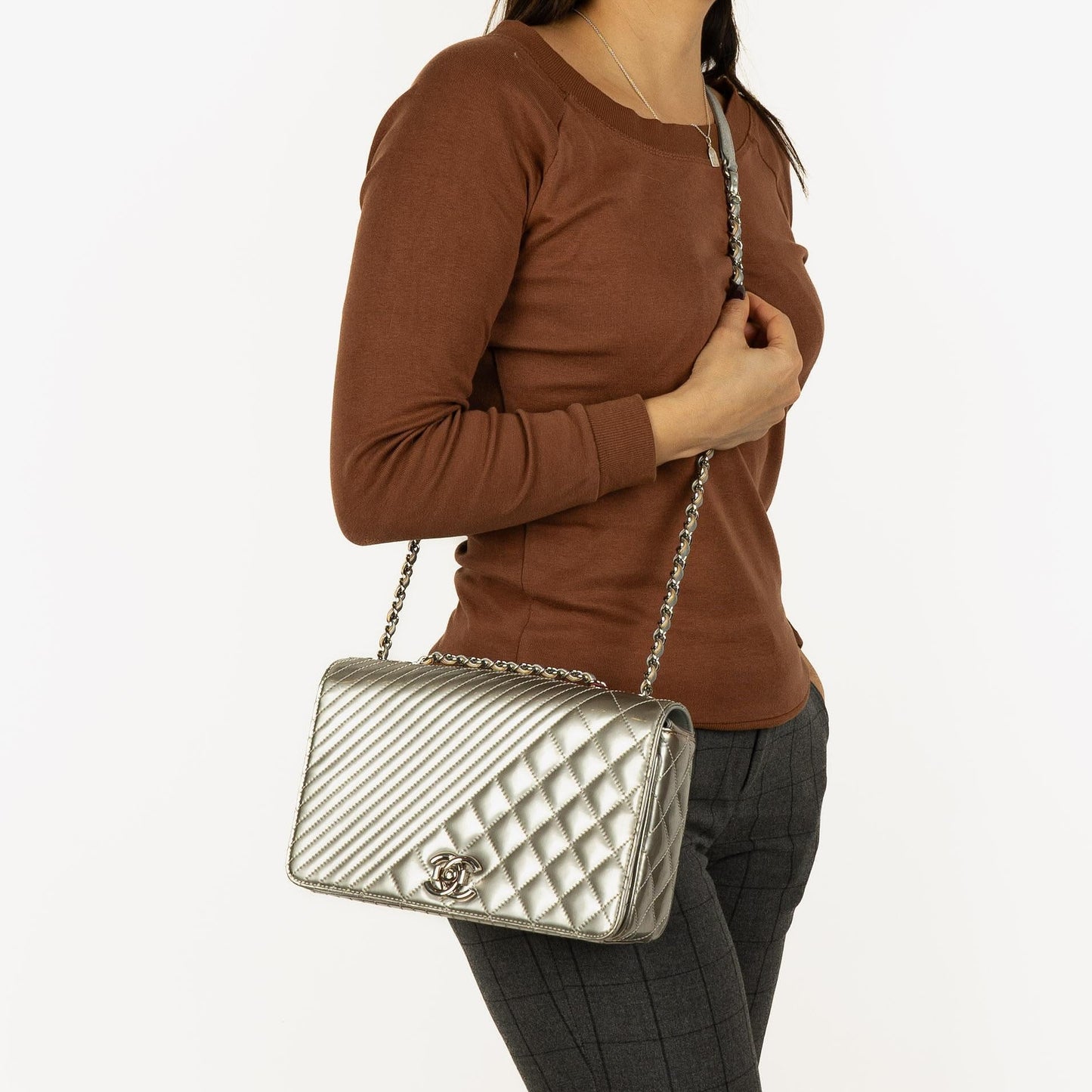 Chanel Coco Boy Flap Tasche aus silbernem gestepptem Lackleder
